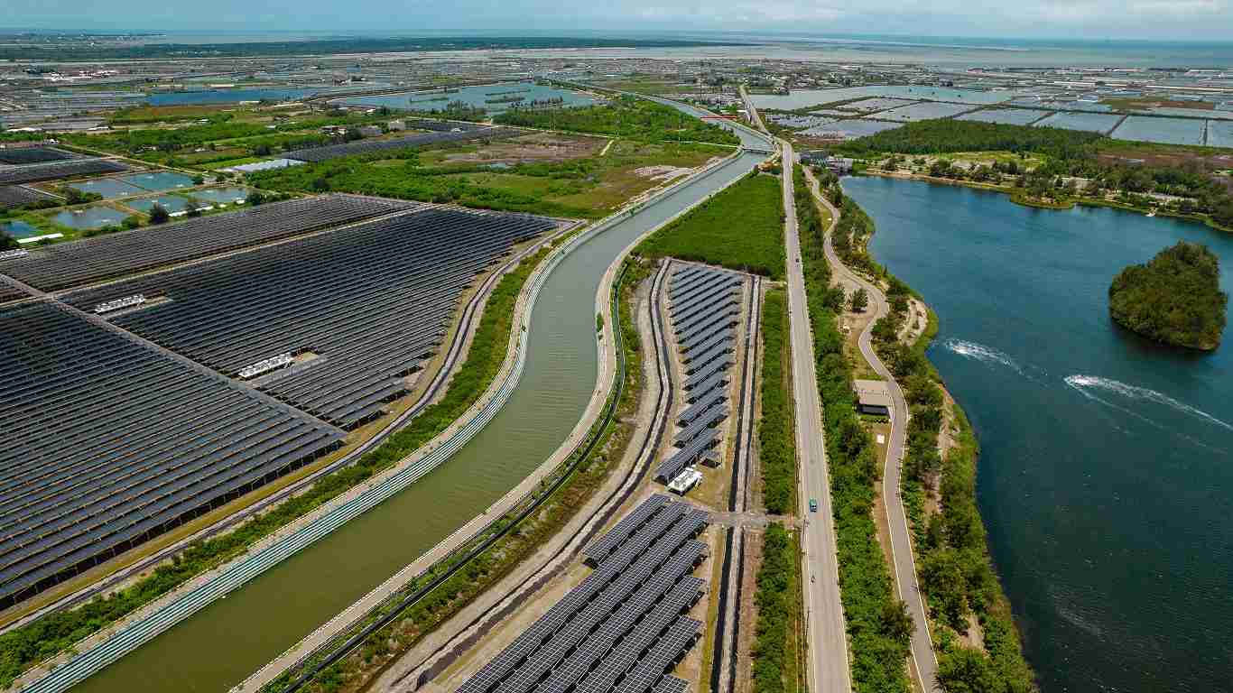 蓝狮在线能源事业提供智慧能源管理、、、太阳能监控管理、、、、全方位电厂建置及运维解决方案，，并拥有管理超过6000案场的经验